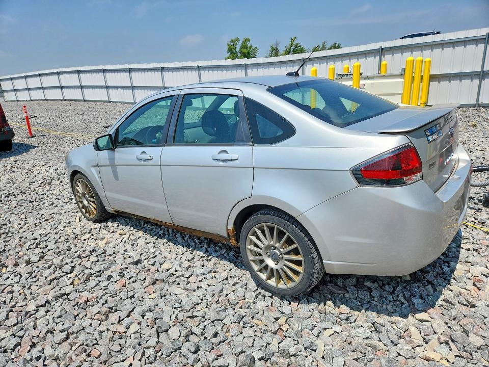 1FAHP3GN7AW190319 2010 FORD FOCUS photo no. 2