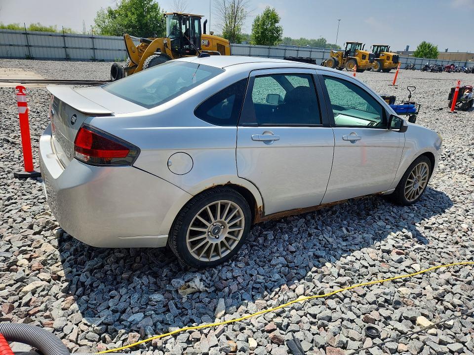 1FAHP3GN7AW190319 2010 FORD FOCUS photo no. 3