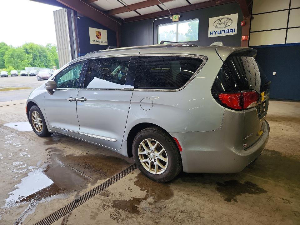 2020 CHRYSLER PACIFICA TOURING L — Фото 2 из 13