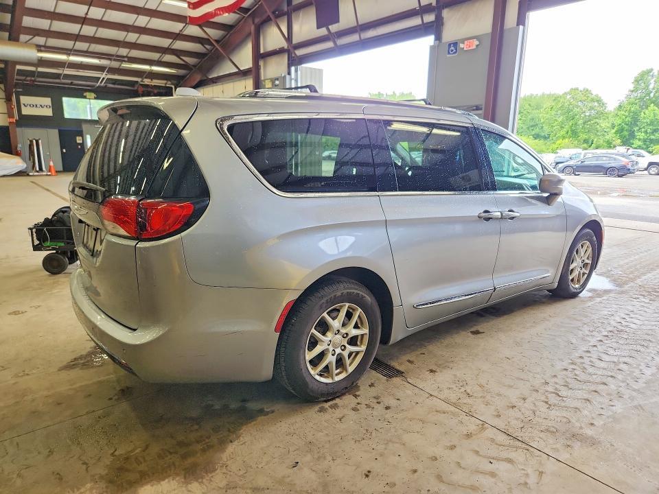 2020 CHRYSLER PACIFICA TOURING L — Фото 3 из 13