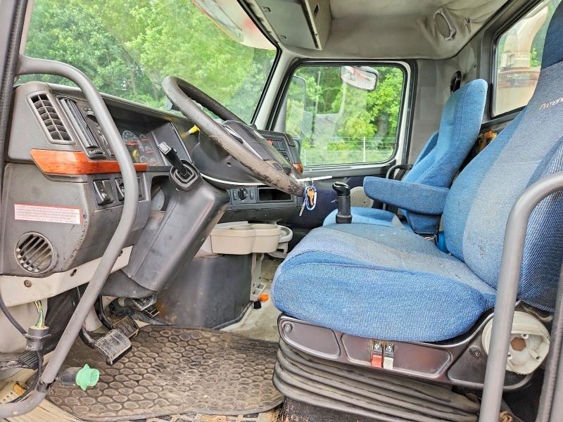 2005 VOLVO VNL SEMI TRUCK — Фото 7 из 13