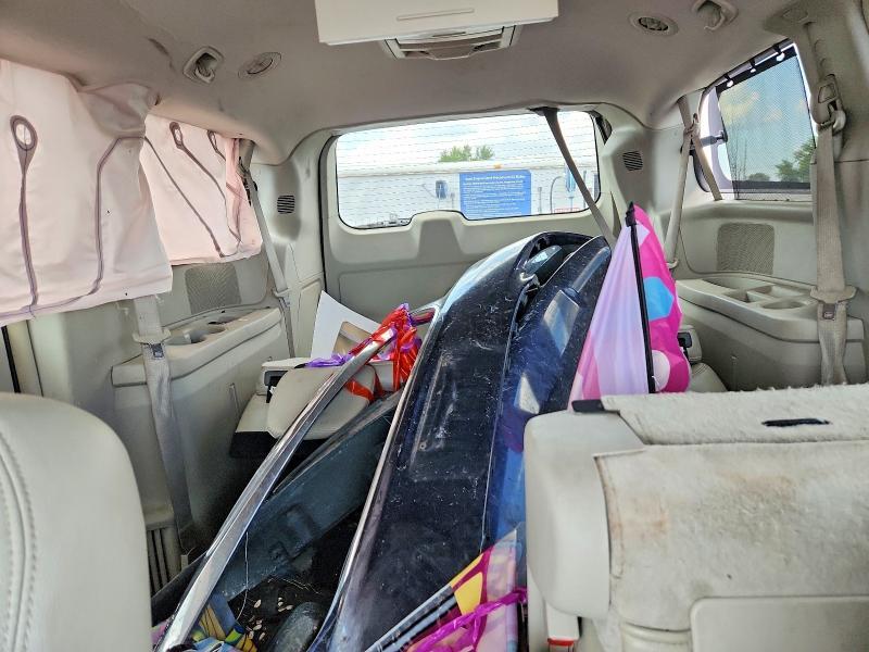 2015 CHRYSLER TOWN & COUNTRY TOURING L — Фото 10 из 13