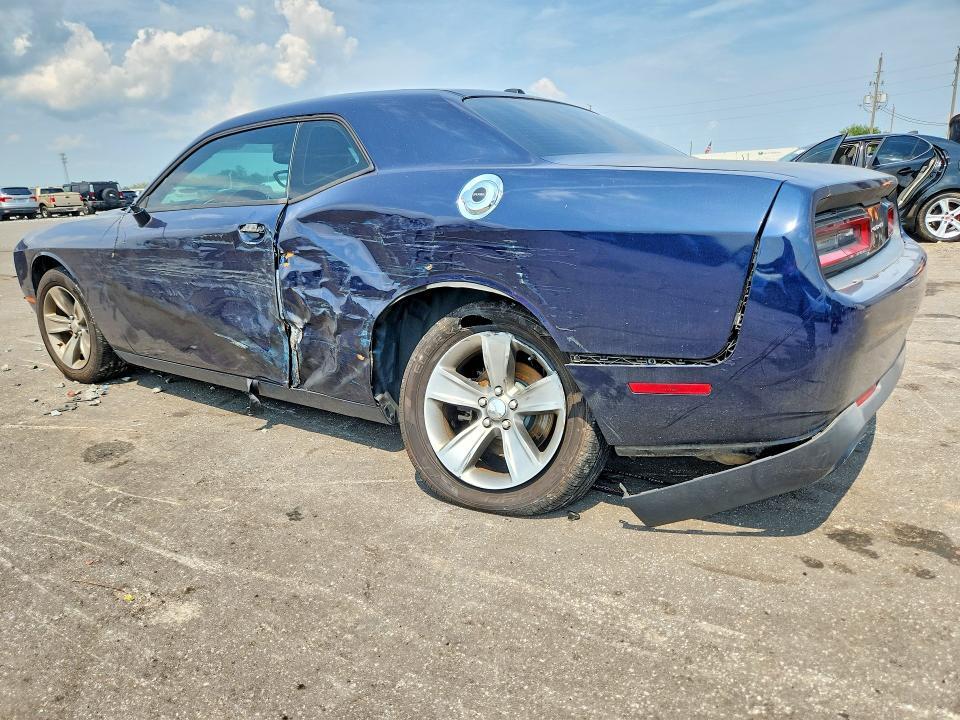 2015 DODGE CHALLENGER SXT — Фото 2 из 12