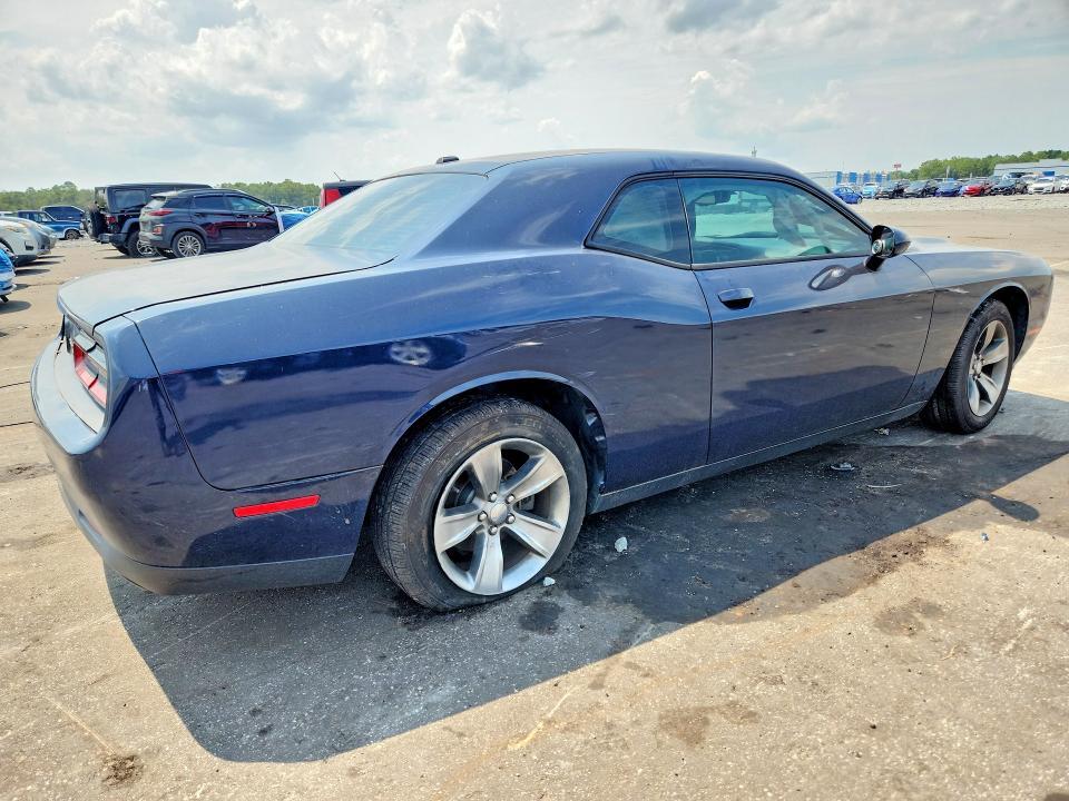2015 DODGE CHALLENGER SXT — Фото 3 из 12
