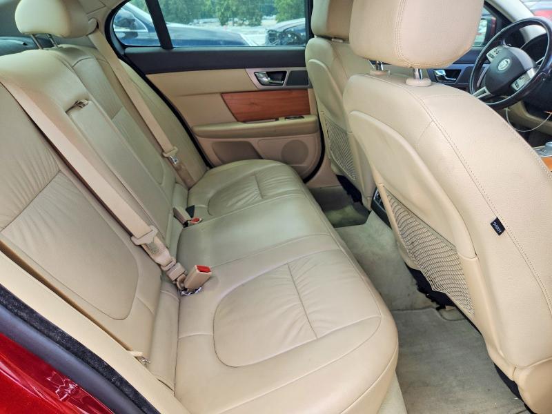 2010 JAGUAR XF LUXURY — Фото 10 из 12