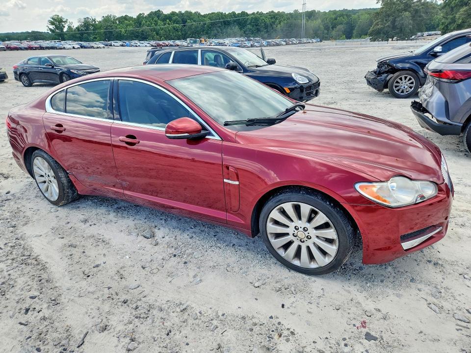 2010 JAGUAR XF LUXURY — Фото 4 из 12