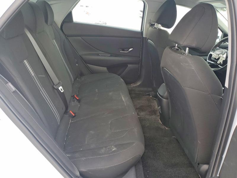 2025 HYUNDAI ELANTRA SEL SPORT — Фото 10 из 12