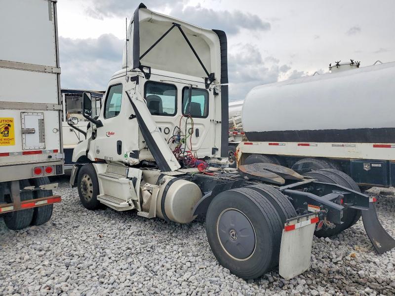 2020 FREIGHTLINER CASCADIA 116 SEMI TRUCK — Фото 3 из 10
