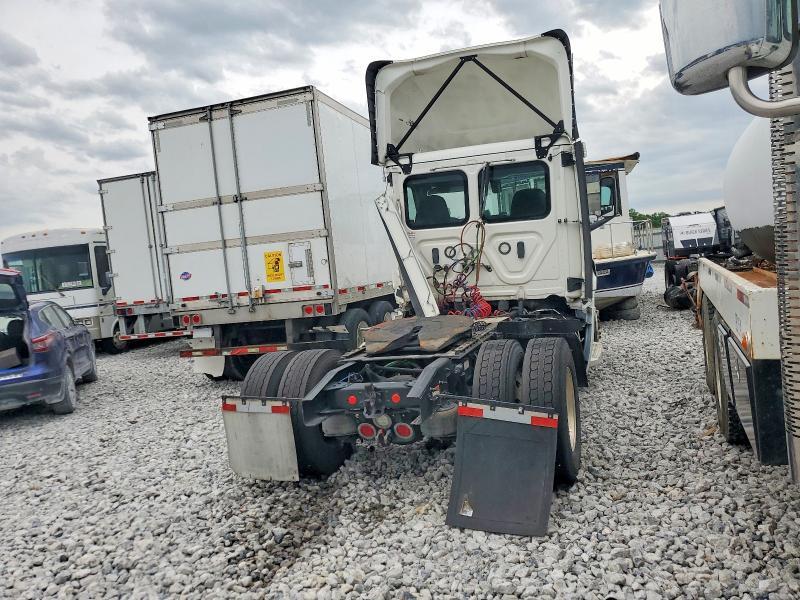 2020 FREIGHTLINER CASCADIA 116 SEMI TRUCK — Фото 4 из 10