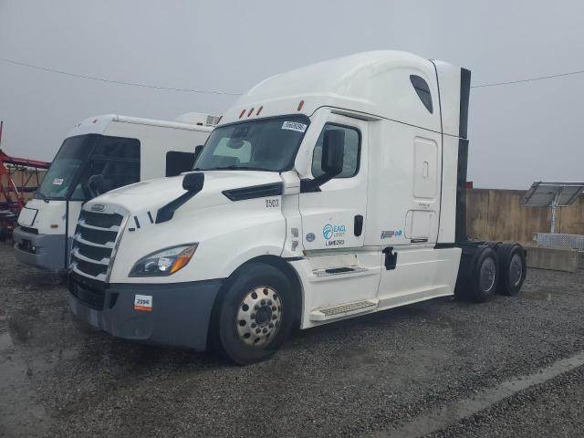 2020 FREIGHTLINER CASCADIA 126 SEMI TRUCK — Фото 2 из 10