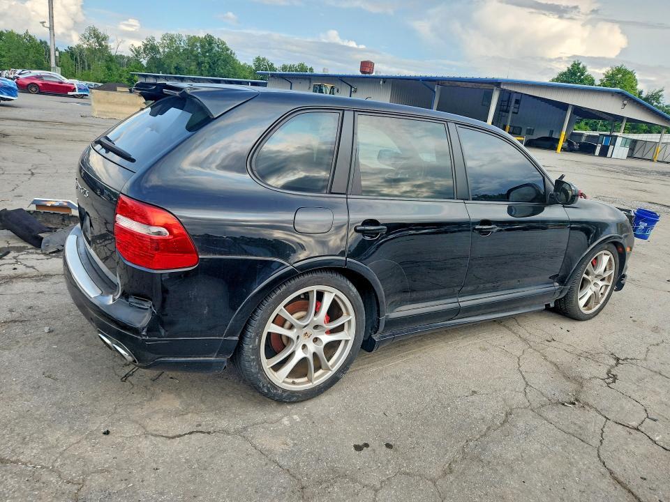 2010 PORSCHE CAYENNE GTS — Фото 3 из 14