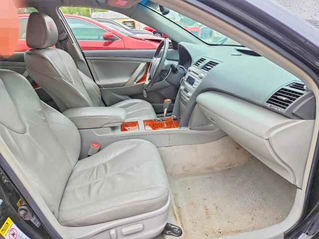 2010 TOYOTA CAMRY XLE V6 — Фото 7 из 12