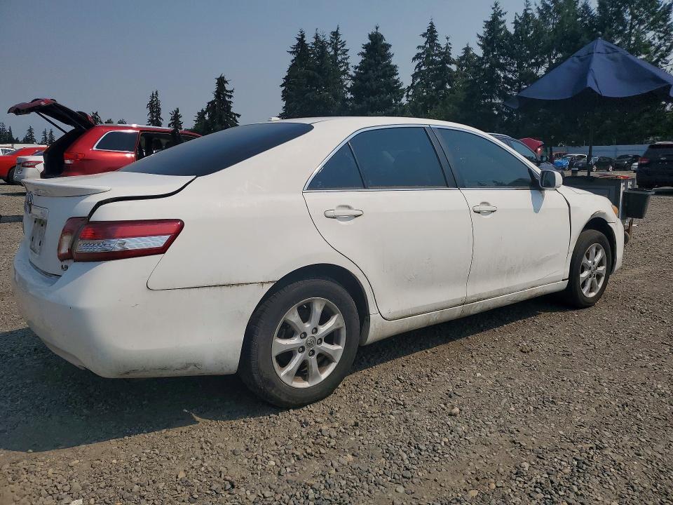 2010 TOYOTA CAMRY LE — Фото 3 из 12
