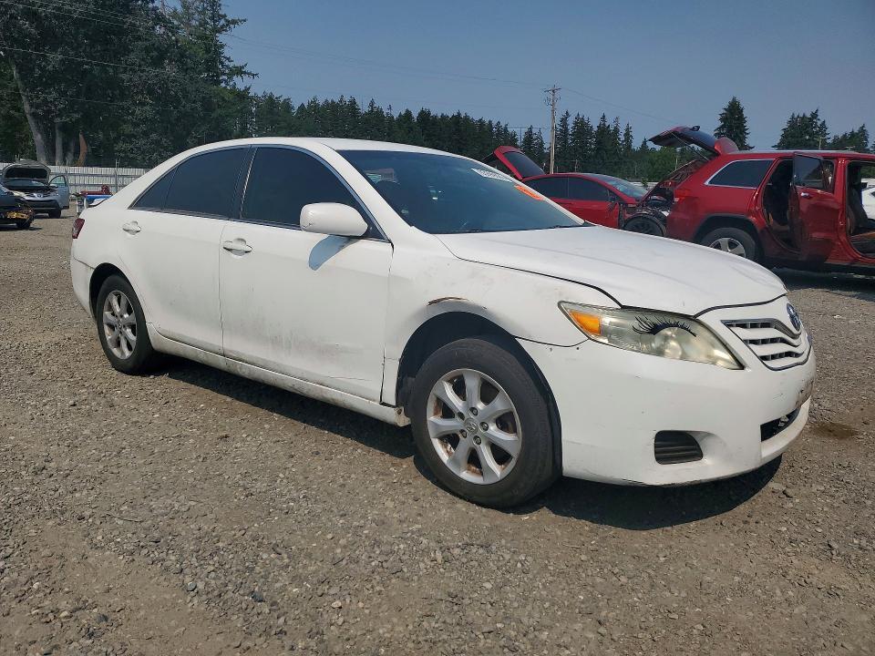 2010 TOYOTA CAMRY LE — Фото 4 из 12