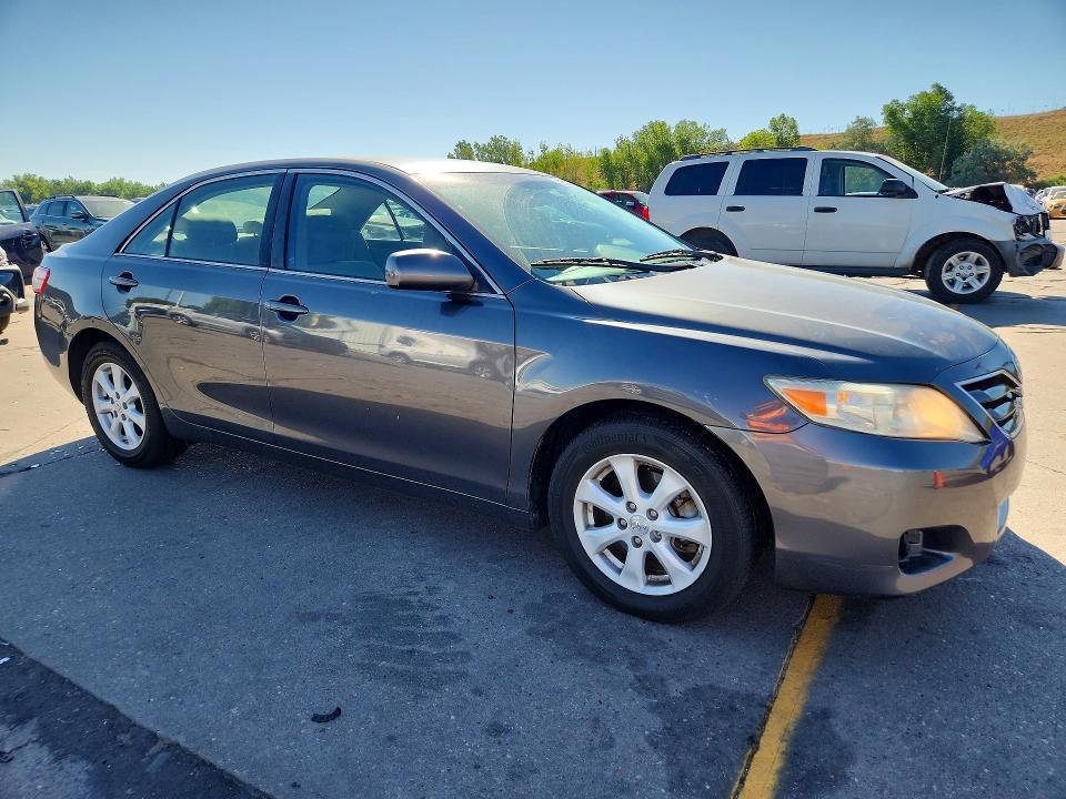 2010 TOYOTA CAMRY LE — Фото 4 из 12