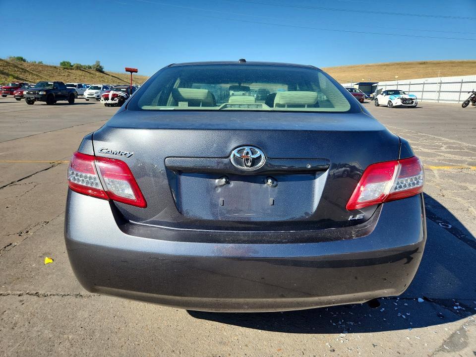 2010 TOYOTA CAMRY LE — Фото 6 из 12