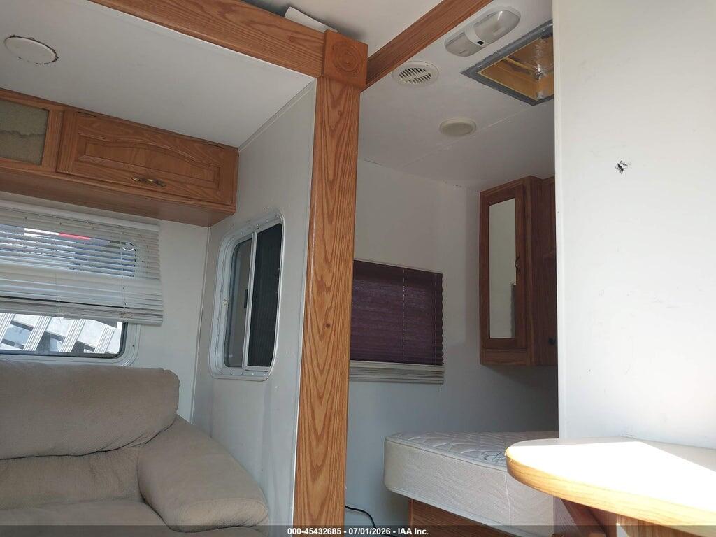 4YDT293204B043561 2004 KEYSTONE RV COUGAR photo no. 5