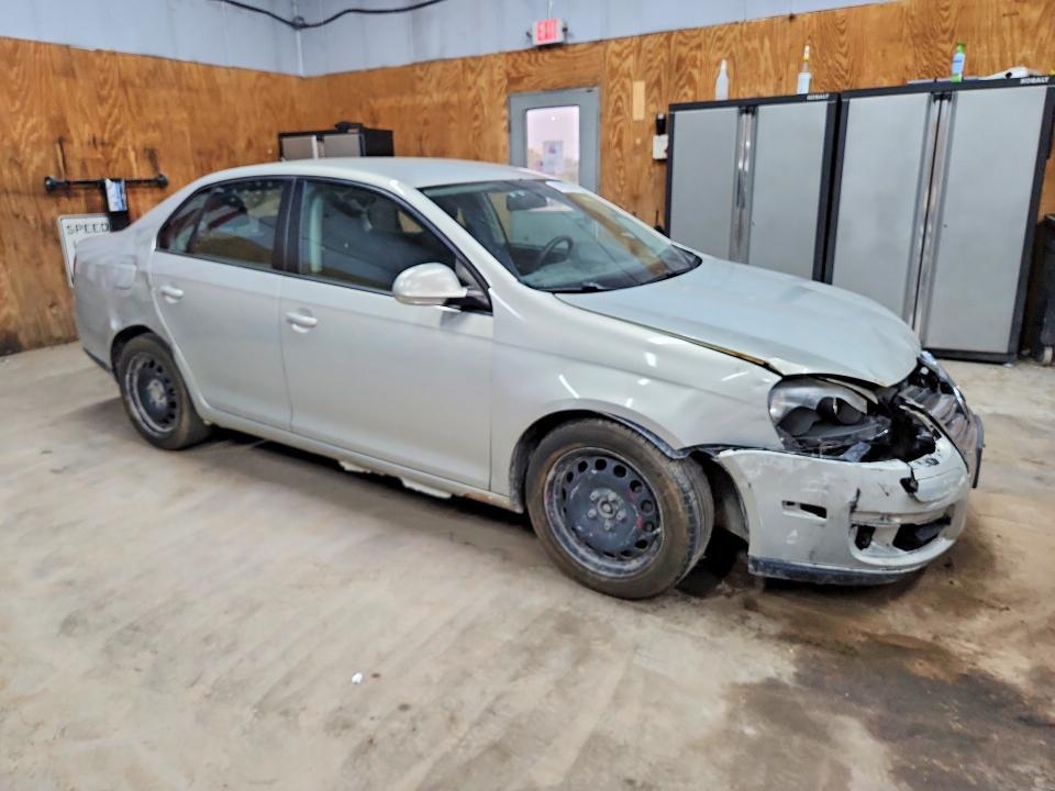 3VWJZ7AJ4AM081137 2010 VOLKSWAGEN JETTA photo no. 4