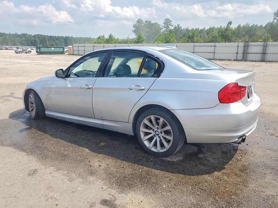 2011 BMW 328 I — Фото 2 из 12