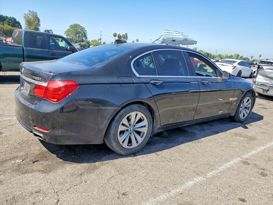WBAKA4C52BC392241 2011 BMW 740 photo no. 3