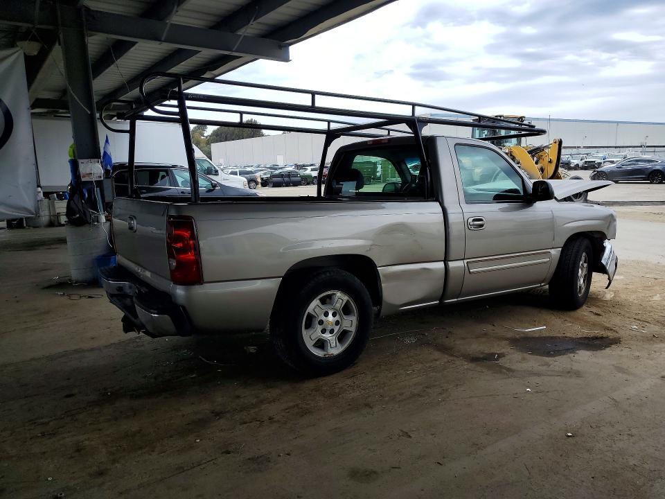 2003 CHEVROLET SILVERADO C1500 — Фото 3 из 12