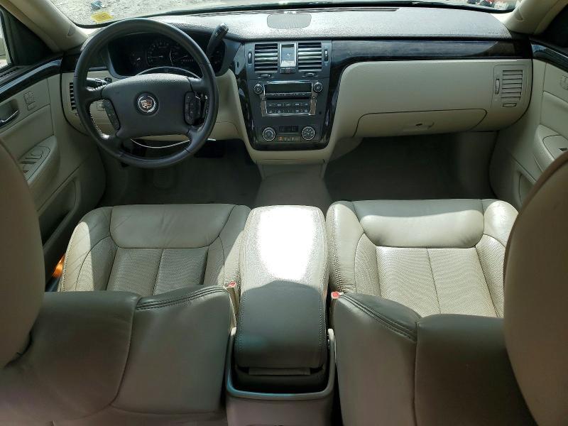 2011 CADILLAC DTS — Фото 8 из 12