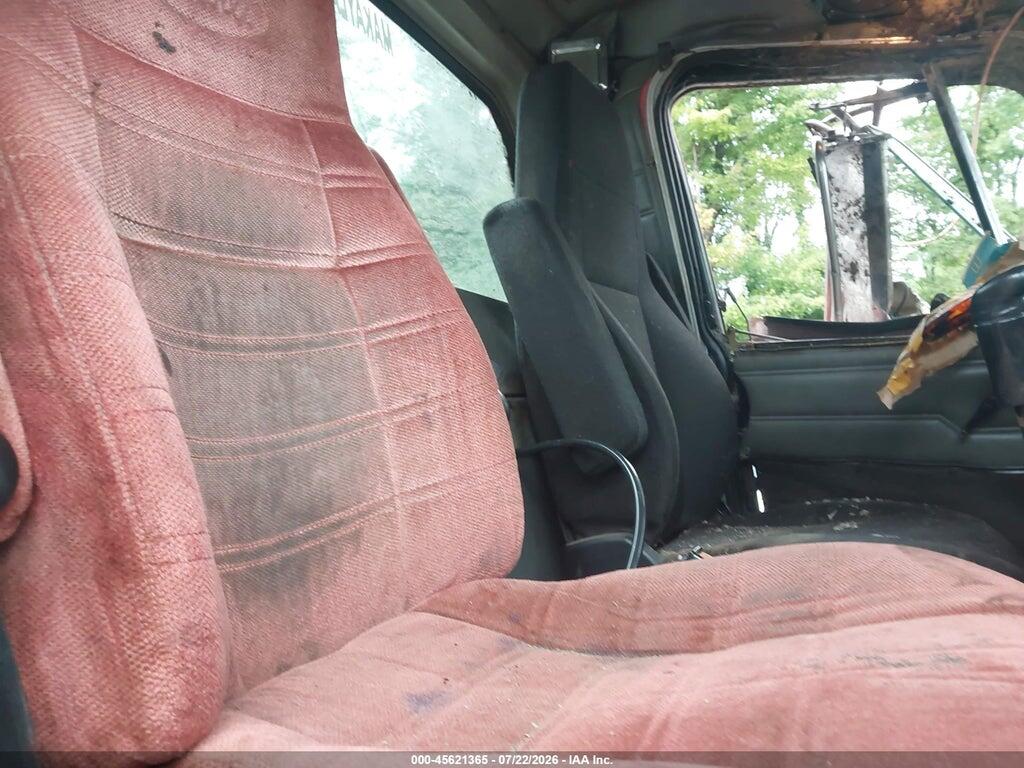 1XP5DB9X32N581441 2002 PETERBILT 379 photo no. 7