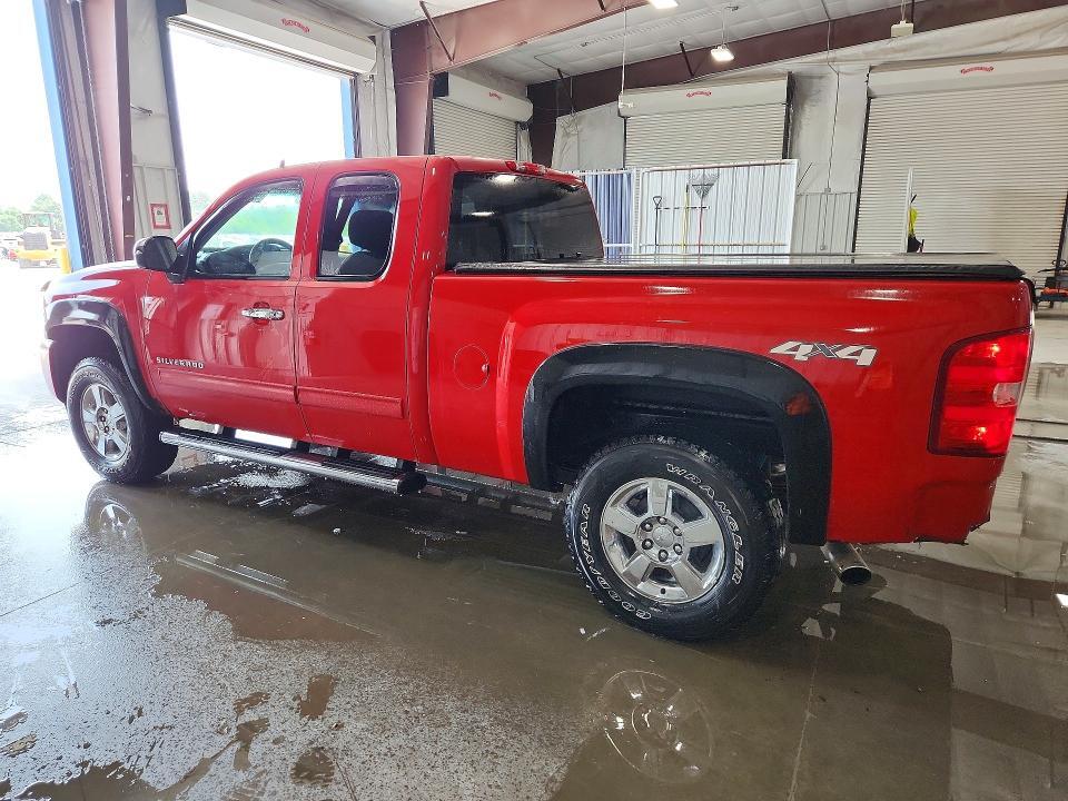 1GCRKSE36BZ295345 2011 CHEVROLET SILVERADO photo no. 2