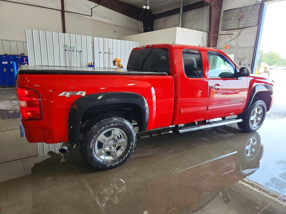 1GCRKSE36BZ295345 2011 CHEVROLET SILVERADO photo no. 3