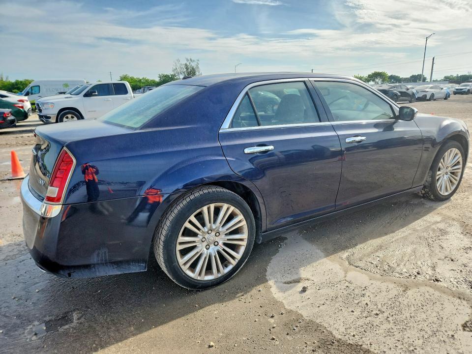 2C3CA5CG7BH551027 2011 CHRYSLER 300 photo no. 3
