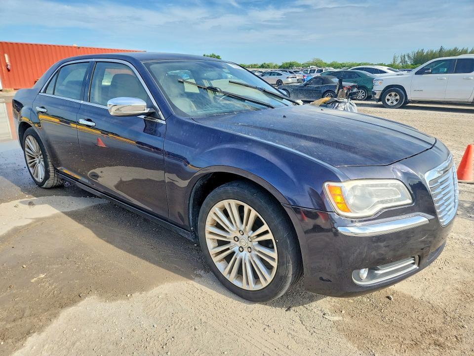 2C3CA5CG7BH551027 2011 CHRYSLER 300 photo no. 4