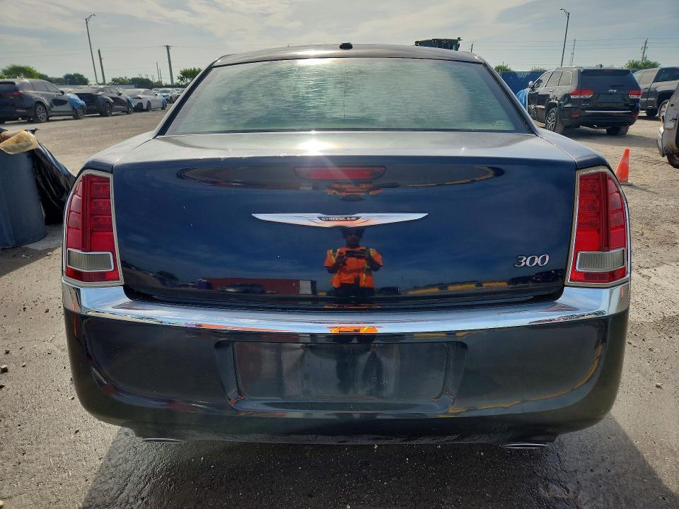 2C3CA5CG7BH551027 2011 CHRYSLER 300 photo no. 6