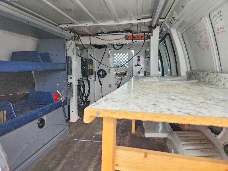2011 FORD E350 VAN WITH BUCKET LIFT — Фото 10 из 13