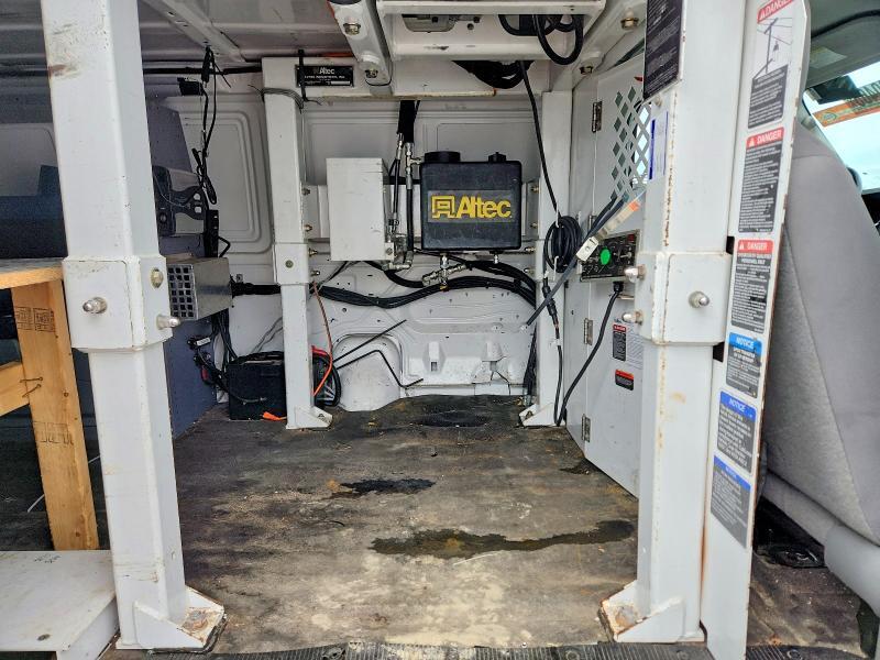 2011 FORD E350 VAN WITH BUCKET LIFT — Фото 11 из 13