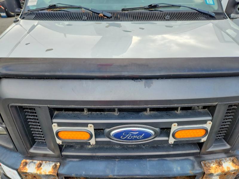 2011 FORD E350 VAN WITH BUCKET LIFT — Фото 12 из 13