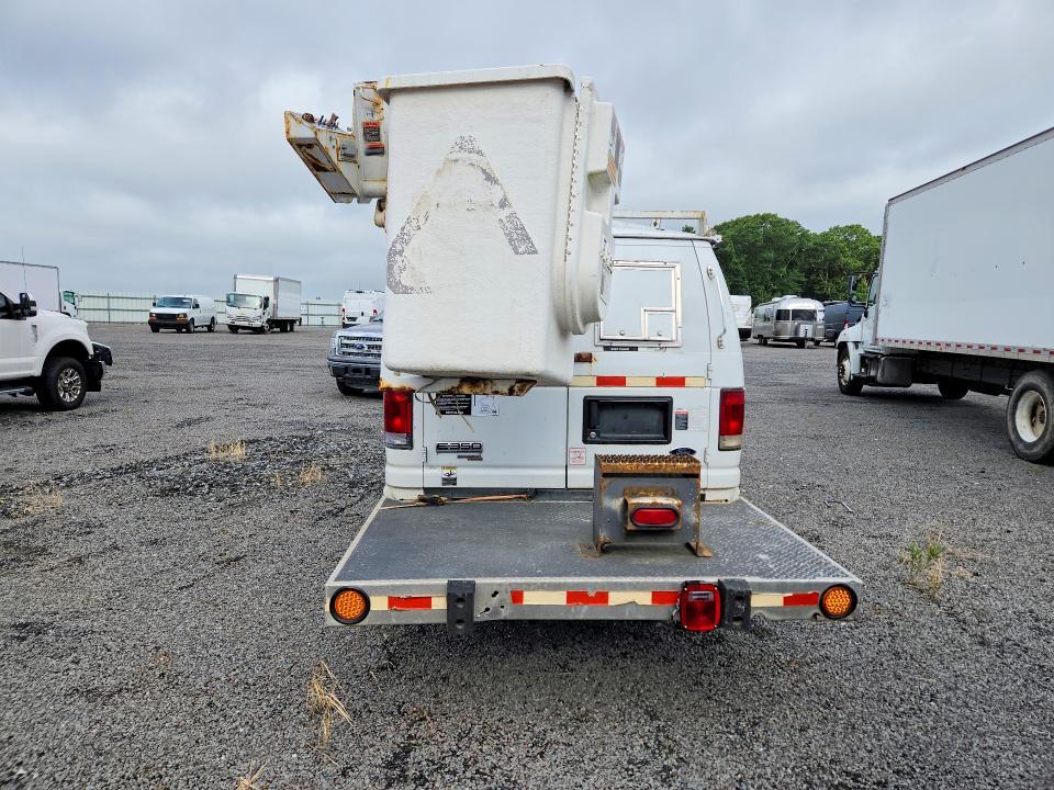 2011 FORD E350 VAN WITH BUCKET LIFT — Фото 6 из 13