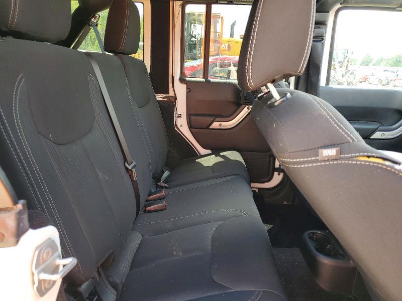 2015 JEEP WRANGLER UNLIMITED SAHARA — Фото 10 из 13