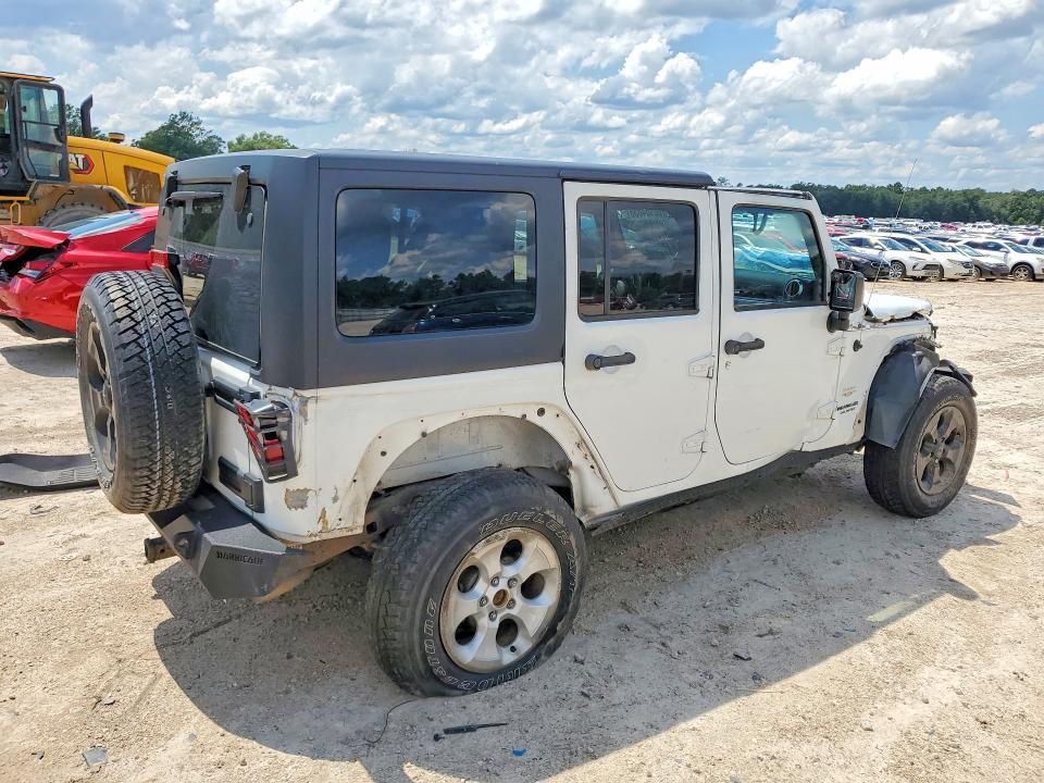 2015 JEEP WRANGLER UNLIMITED SAHARA — Фото 3 из 13