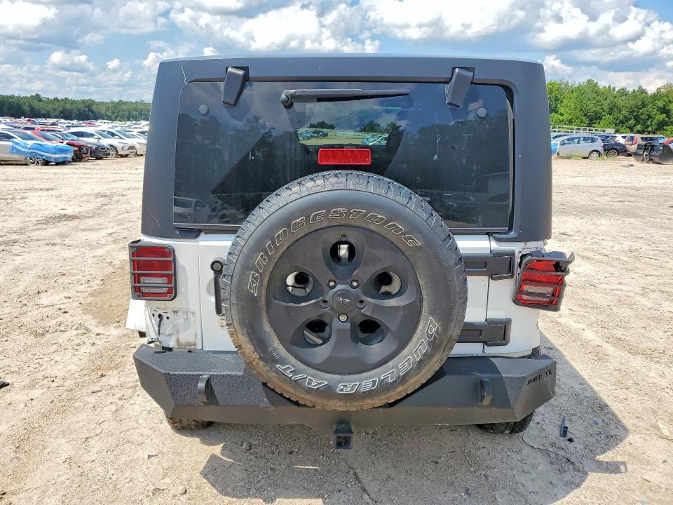 2015 JEEP WRANGLER UNLIMITED SAHARA — Фото 6 из 13