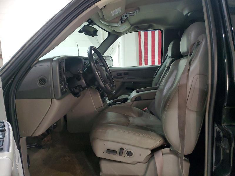 2004 CHEVROLET SUBURBAN C1500 — Фото 7 из 13