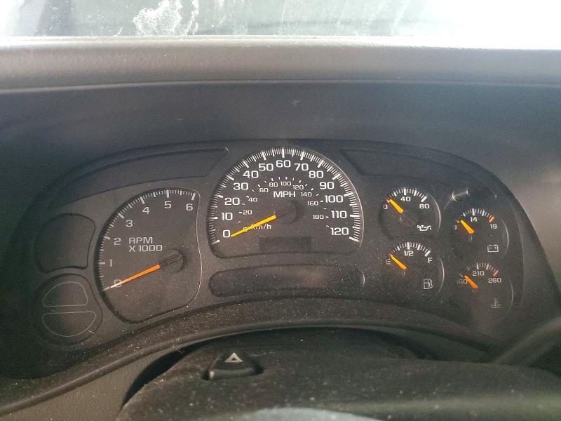 2004 CHEVROLET SUBURBAN C1500 — Фото 9 из 13