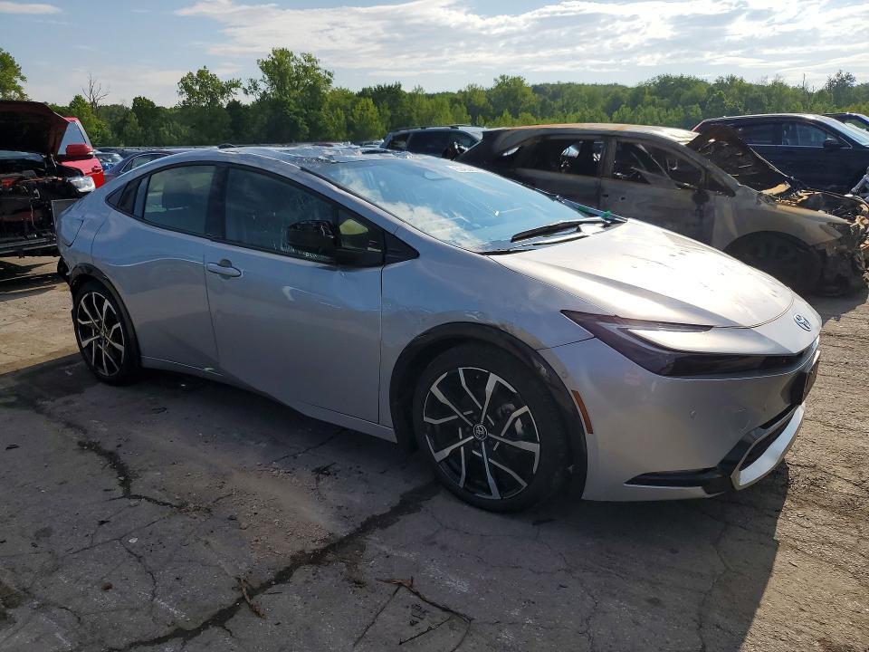 2025 TOYOTA PRIUS PLUG-IN HYBRID XSE PREMIUM — Фото 4 из 12