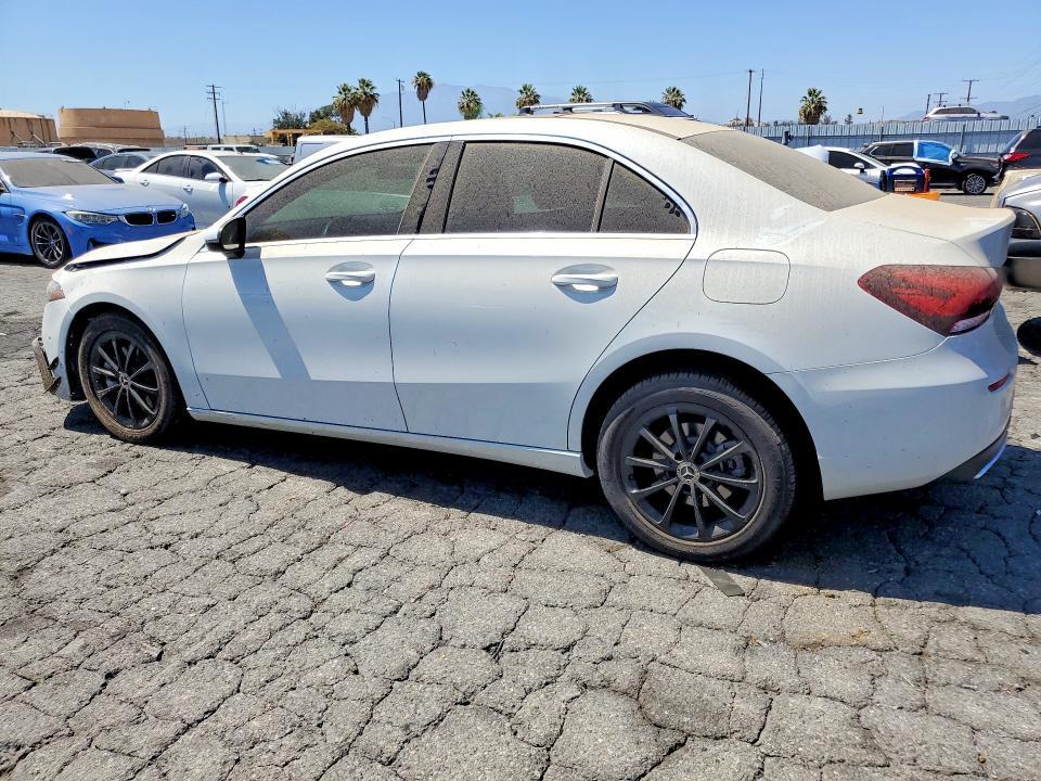 2020 MERCEDES-BENZ A 220 — Фото 2 из 12