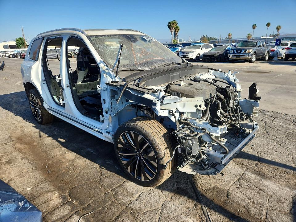 2025 VOLVO XC90 PLUS — Фото 4 из 13