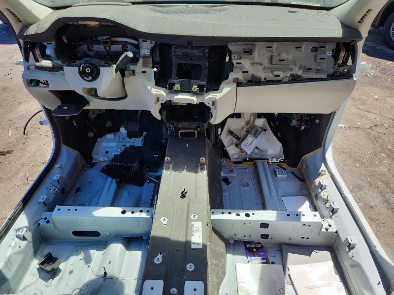 2025 VOLVO XC90 ULTRA — Фото 8 из 13