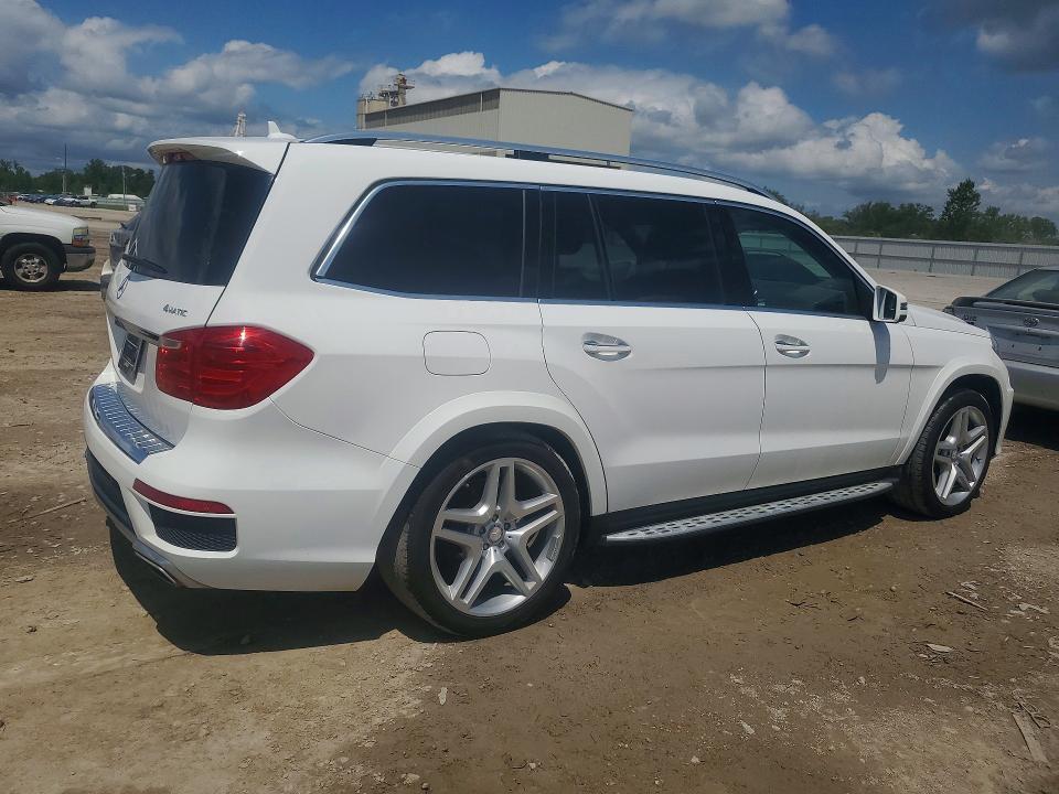 2015 MERCEDES-BENZ GL 550 4MATIC — Фото 3 из 13