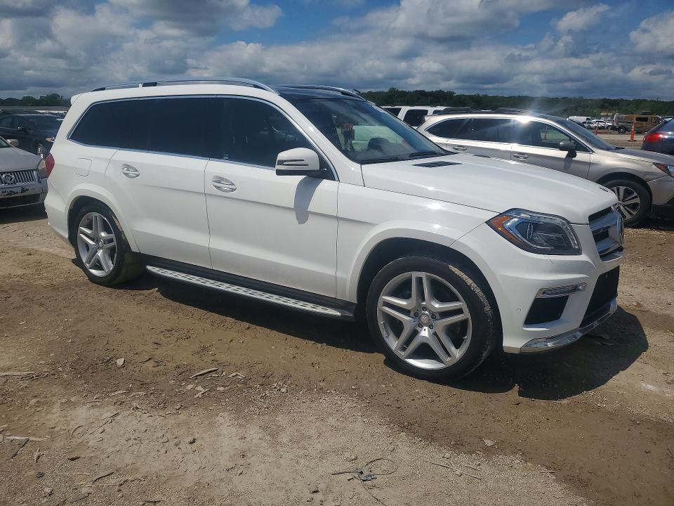 2015 MERCEDES-BENZ GL 550 4MATIC — Фото 4 из 13