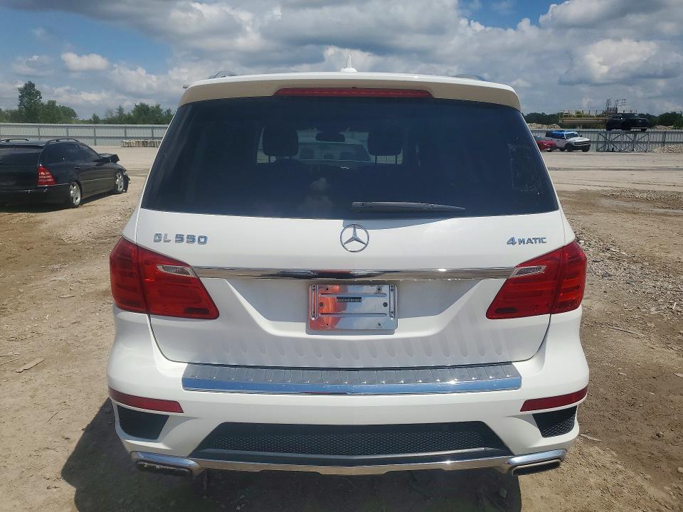 2015 MERCEDES-BENZ GL 550 4MATIC — Фото 6 из 13
