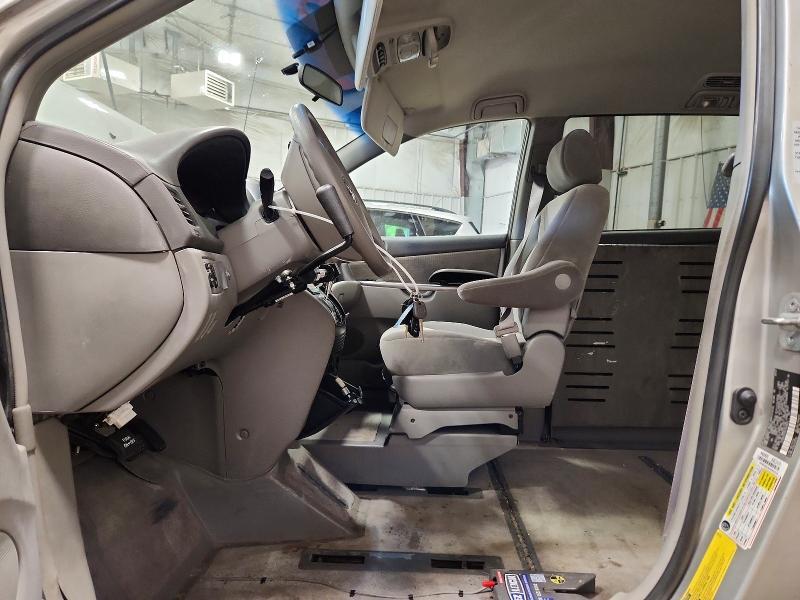 2007 TOYOTA SIENNA LE 8-PASSENGER — Фото 7 из 14