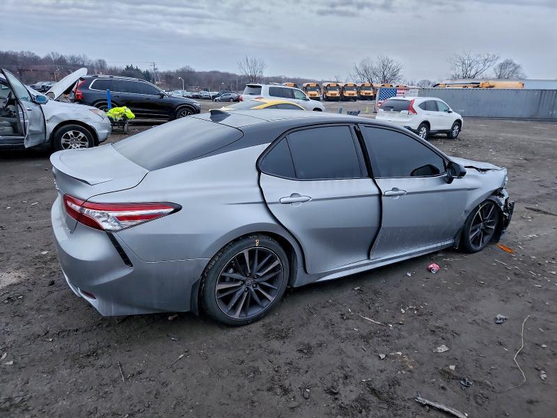 2020 TOYOTA CAMRY XSE — Фото 3 из 12